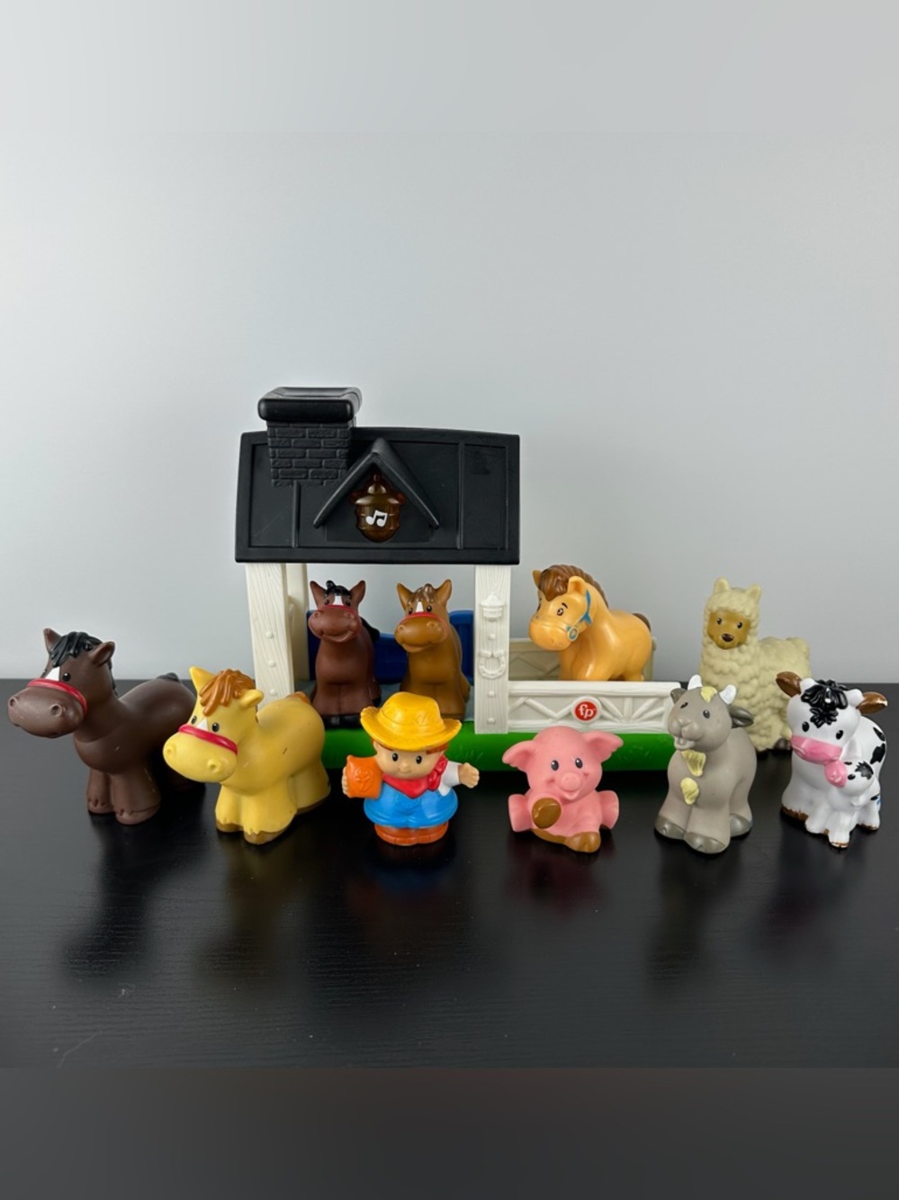 Fisher Price Little People Horse Stable Playset Farmer & 9 Farm Animal Figurines